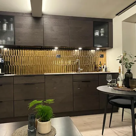 Comfort In Lone Only 20 Minutes Away From The Heart Of The City!