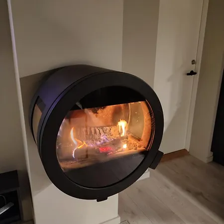 公寓 Comfort In Lone Only 20 Minutes Away From The Heart Of The City!