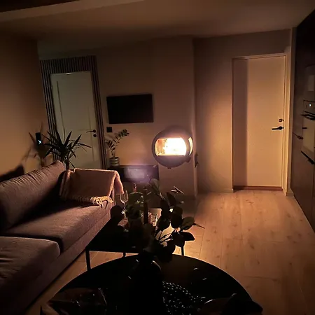 Comfort In Lone Only 20 Minutes Away From The Heart Of The City! *