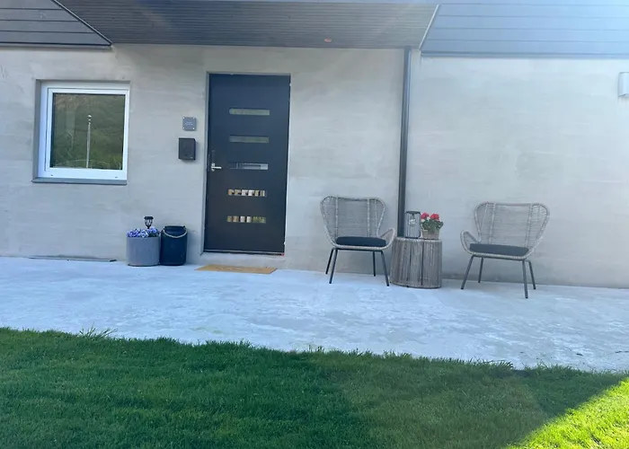 Comfort In Lone Only 20 Minutes Away From The Heart Of The City! *